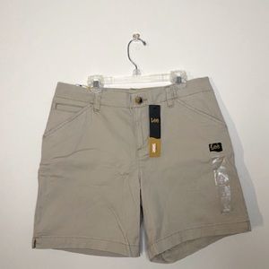NWT Lees tan shorts straight fit